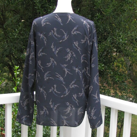 VINCE Sprig Floral print v neck top shirt blouse Large pullover luxury style - Picture 6 of 7